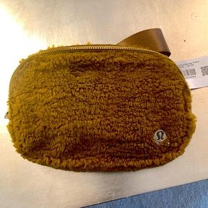🍋NWT LuLulemon Fleece Belt Bag🍋